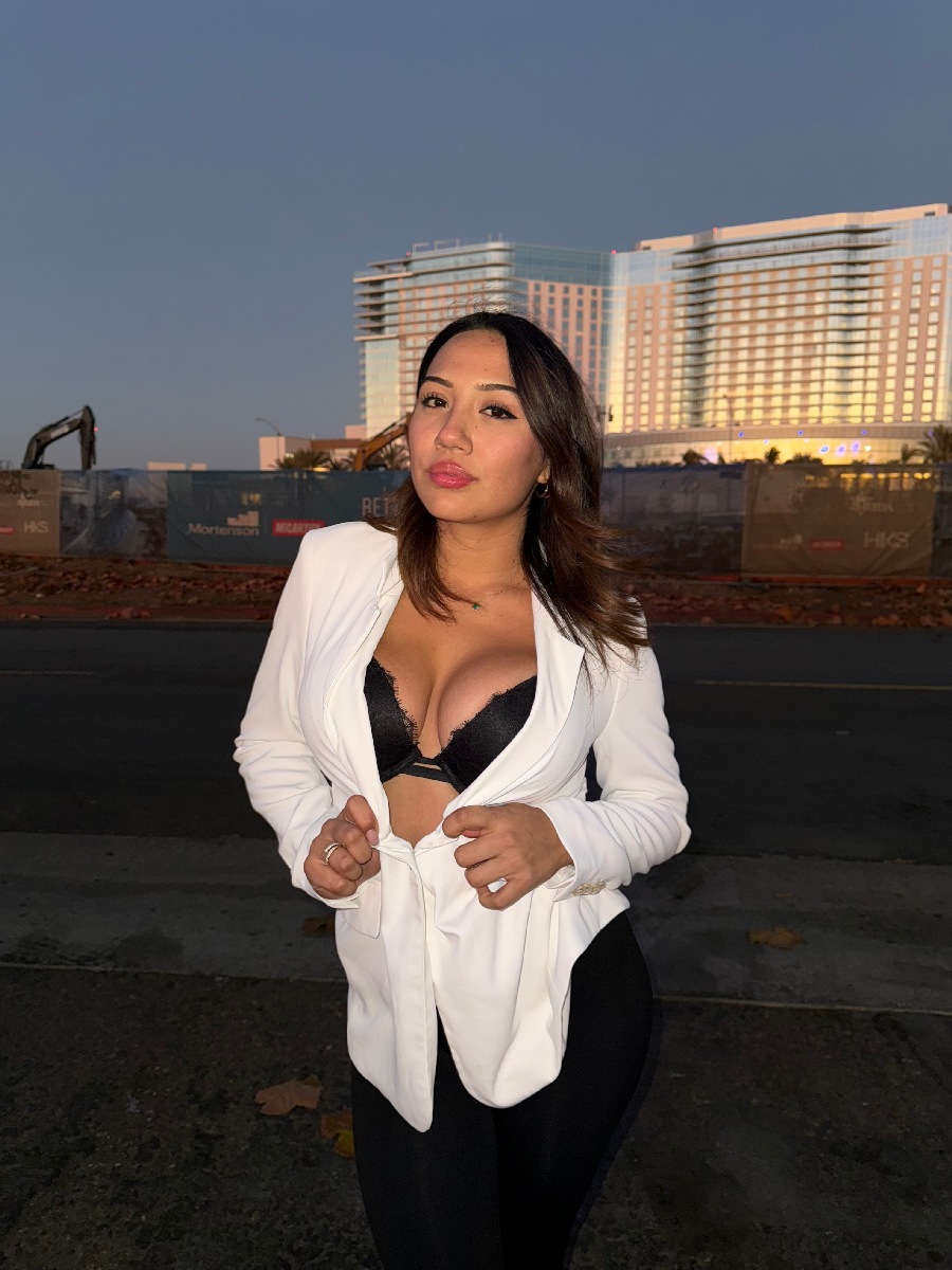 Take a pause and enjoy Ali Cruz — streaming from Bhopal