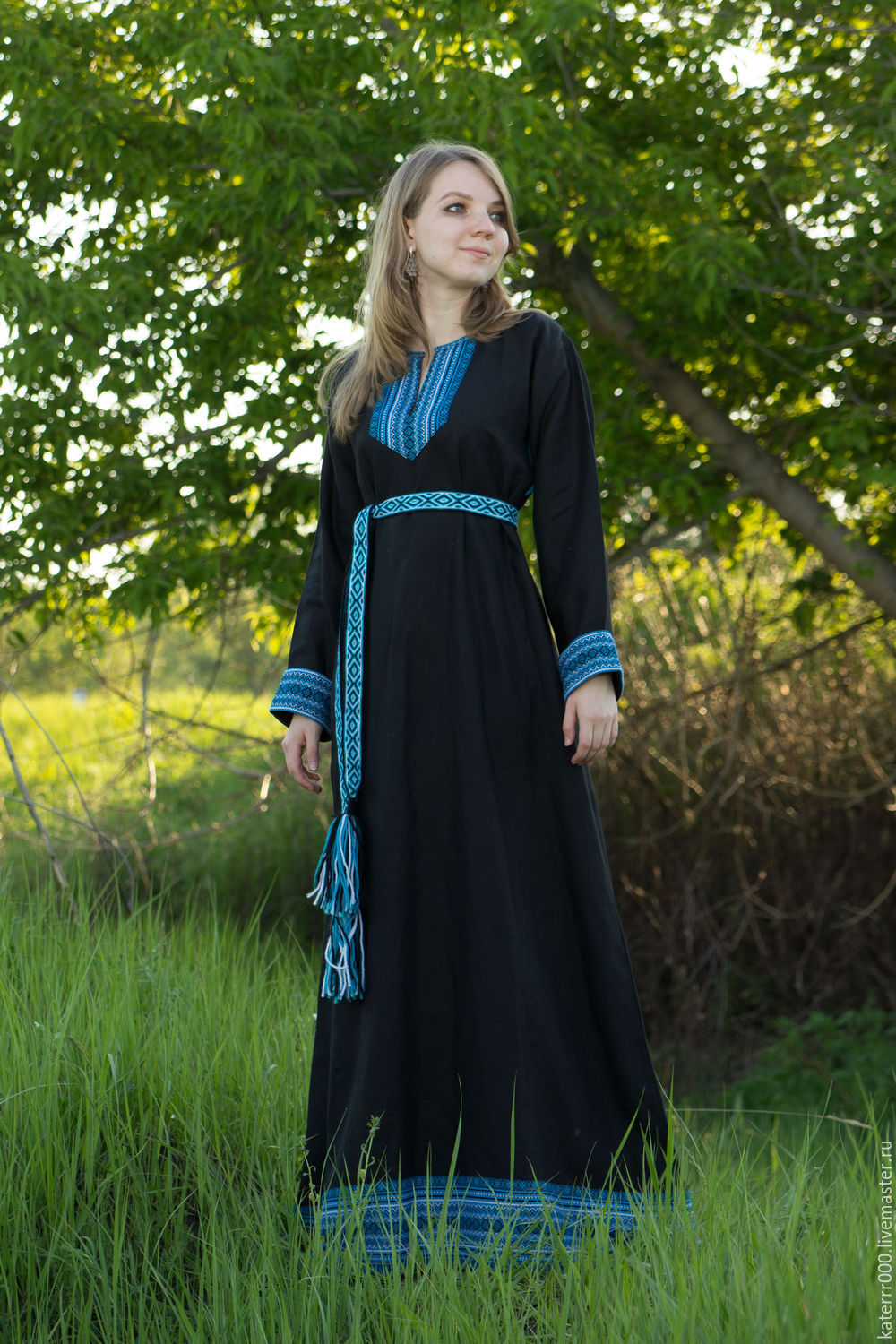 Women in Slavic costumes in Bhopal