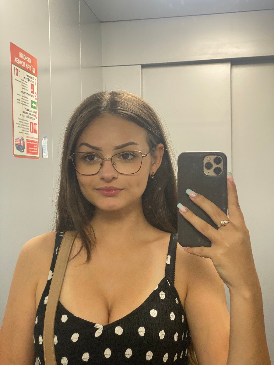 Sexy model Stacy in Bhopal