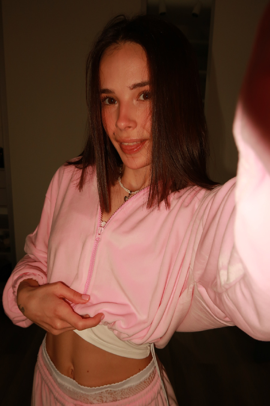 Tina brings the glow — live moments in Bhopal